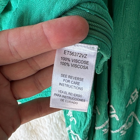 En Creme Green A-Line Skirt  and matching crop top with White Patterns - Picture 11 of 12